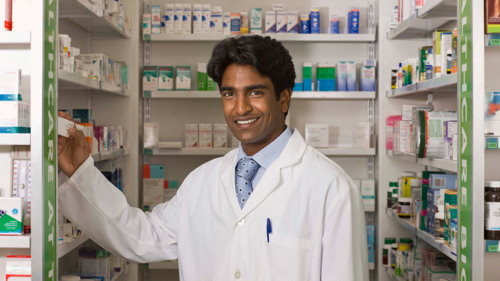 pharmacist_in_stock_room_89793587.jpg