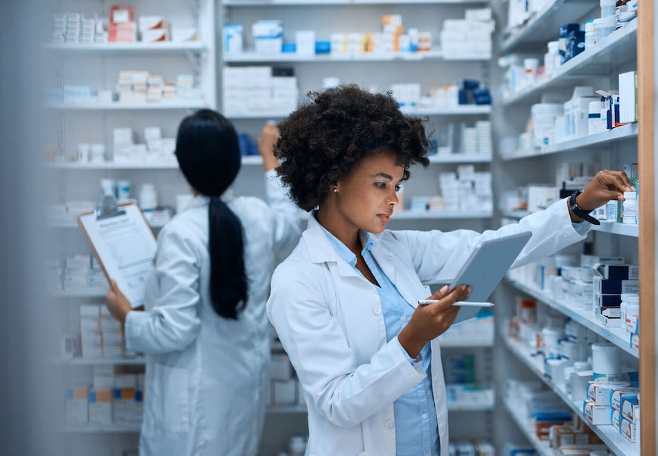 what does a pharmacist do